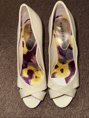 Madden Girl Cream Peep-Toe Pumps with Floral Insole